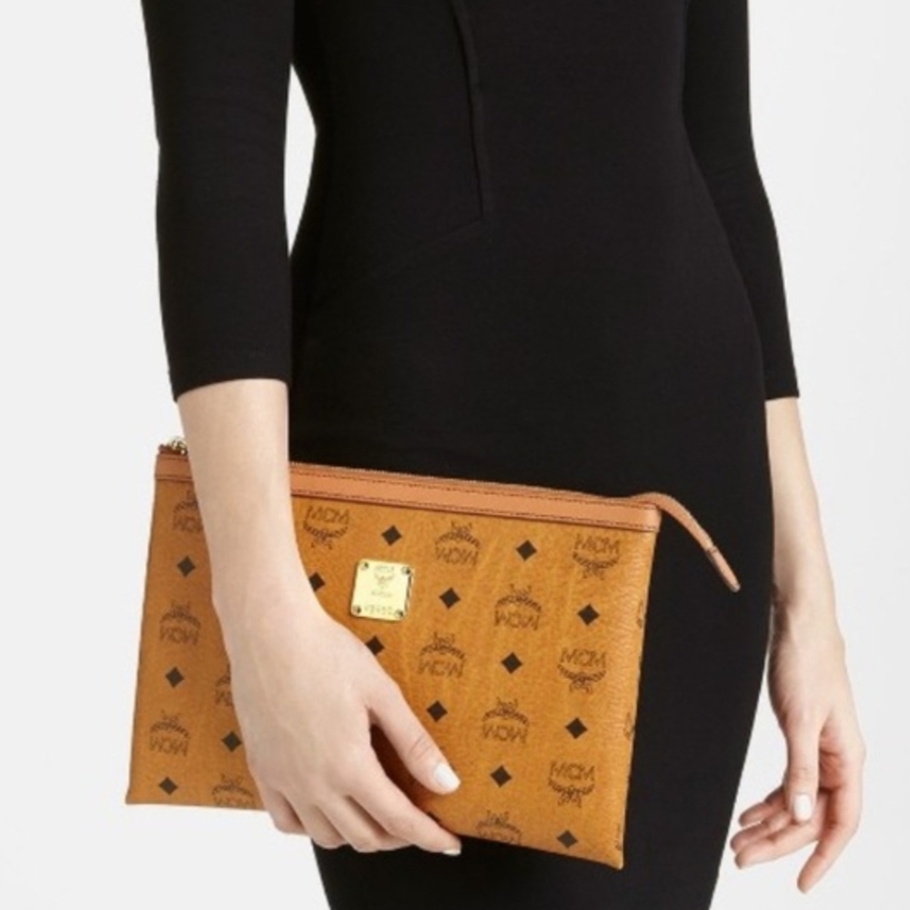 🧡MCM Tan Visetos Clutch Handbag.. The Pictures Don't Do It Justice It's Huge 🧡